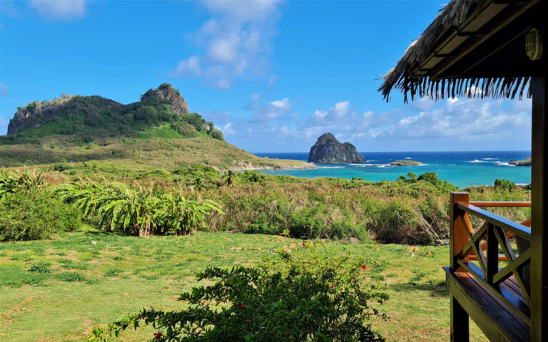 Blick auf den Inselarchipel in Fernando de Noronha