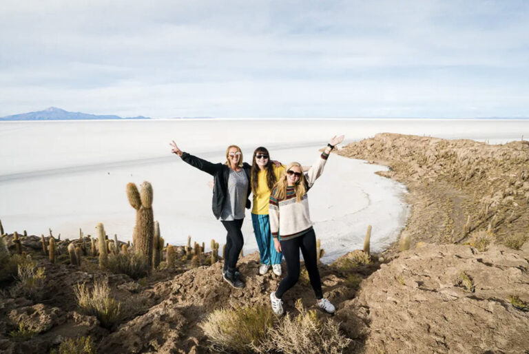 3 Mädels posen in der Salzwüste