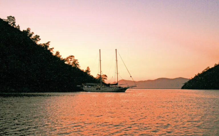 Der Sonnenuntergang bietet ein tolles Farbspiel