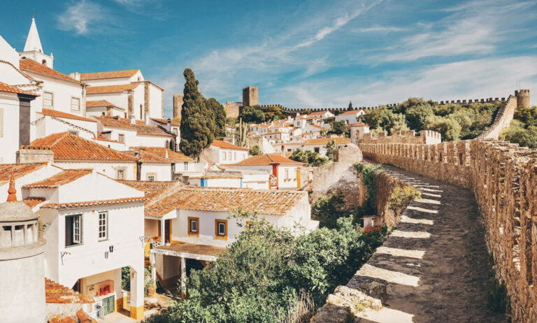Die historischen Stadtmauer von Obidos