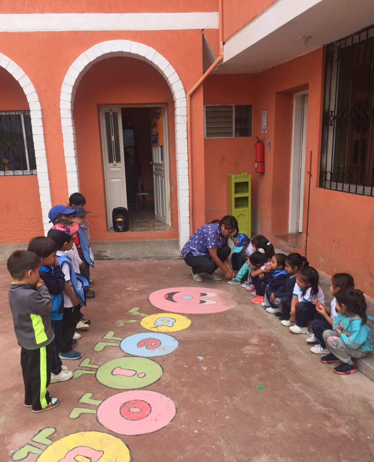 Auch der Innenhof ist bemalt