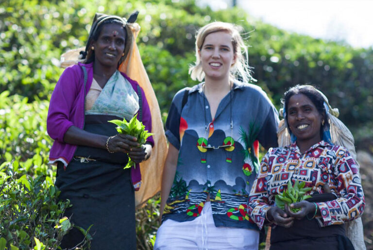 Sich mit den Einheimischen austauschen