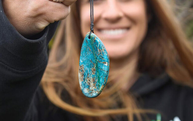 Selbst geschnitzter Pounamu-Anhänger