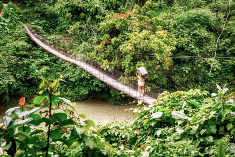 Hängebrücken zur Flussüberquerung