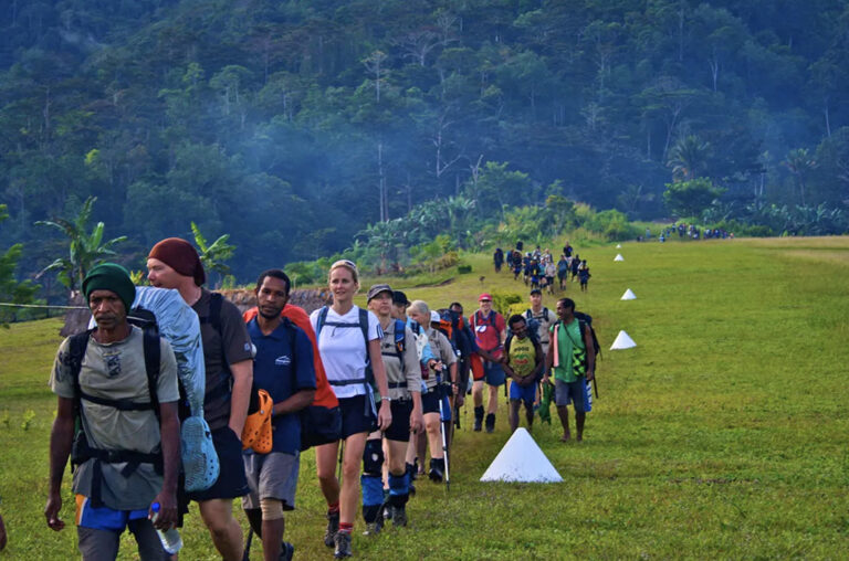 Gemeinsam den berühmten Kokoda Track meistern