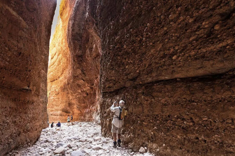 Unterwegs in der Echidna Chasm
