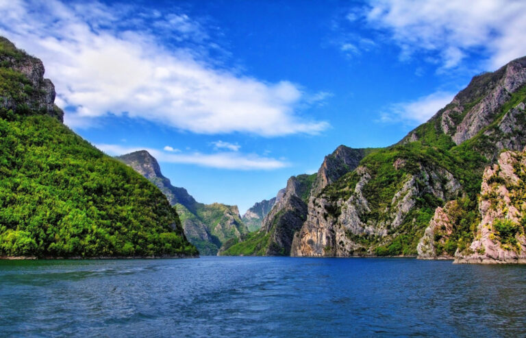 Traumhafter Koman See