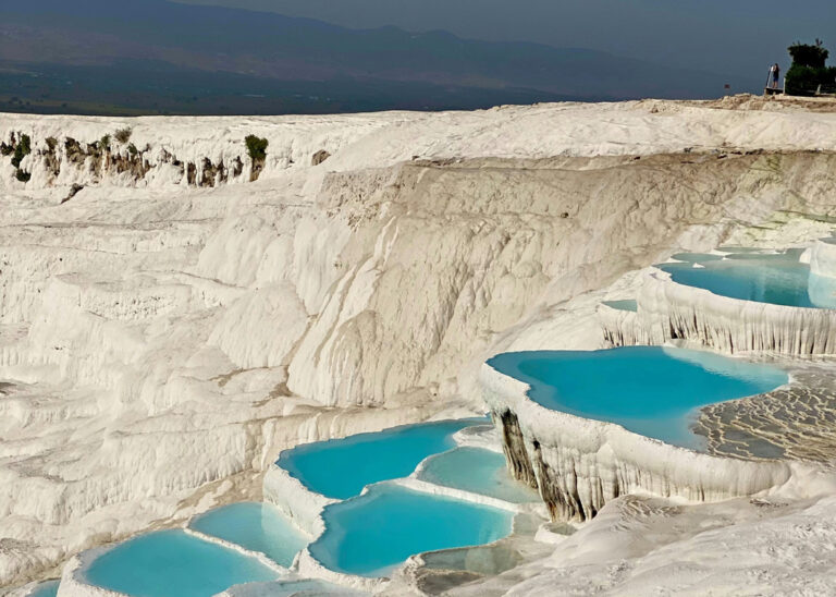 Die türkisblauen Thermalpools in Pamukkale