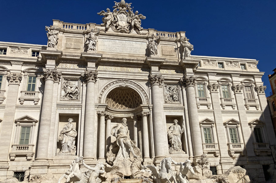 Der Trevibrunnen ohne Wasser