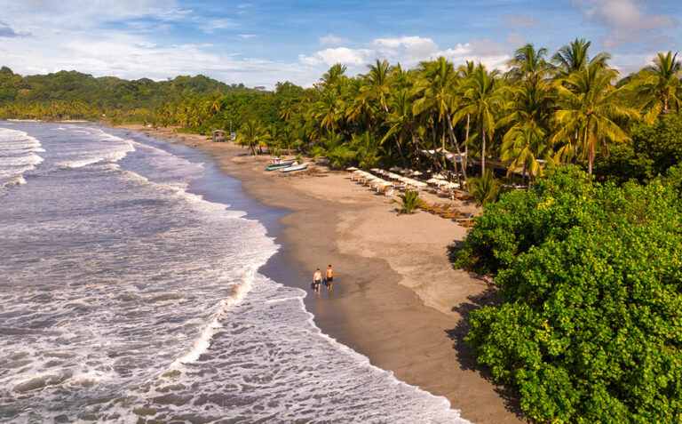 Spaziergänger am Strand