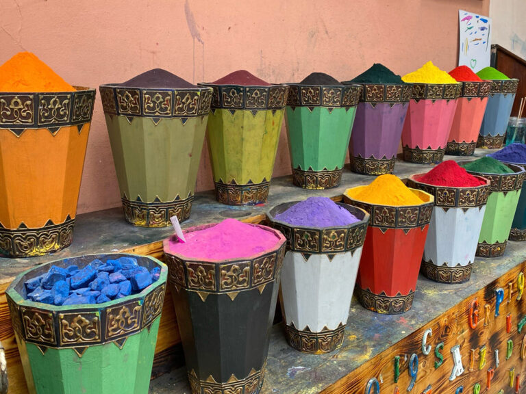 Farbpulvertöpfe
