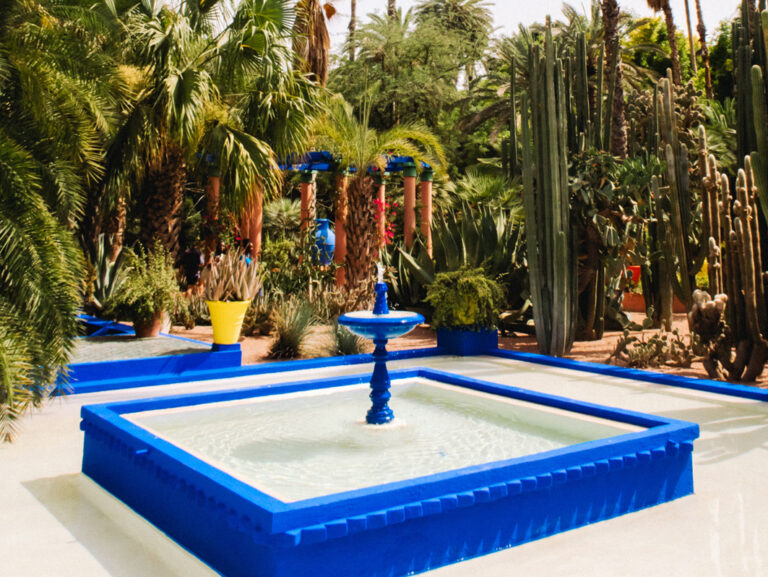 Brunen im botanischen Garten in Marrakesch