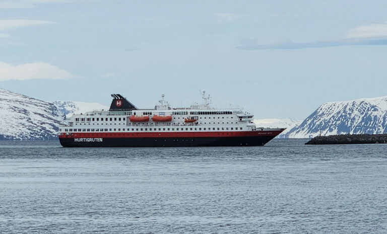 Hurtigruten-Schiff