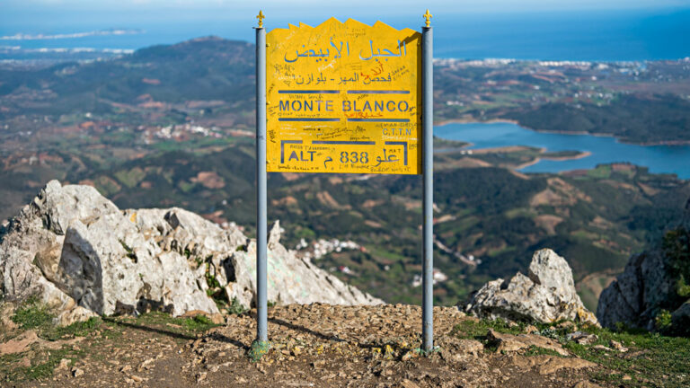 Schild Monte Blanco mit See im Hintergrund