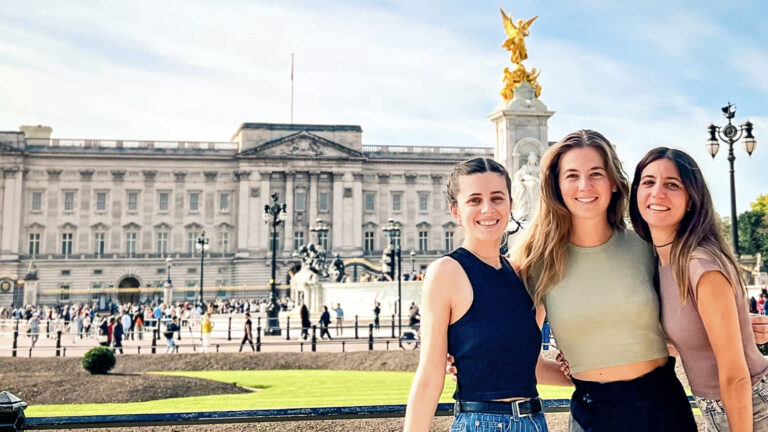 3 Mädels vorm Buckingham Palace