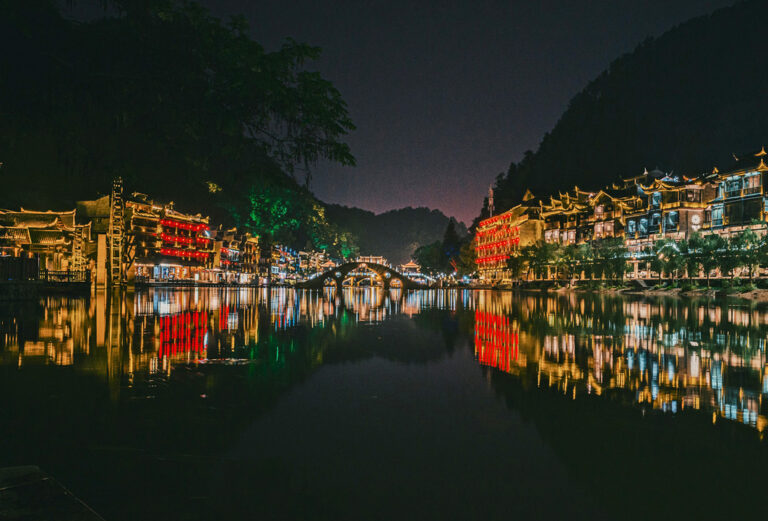 Zhangjiajie bei Nacht