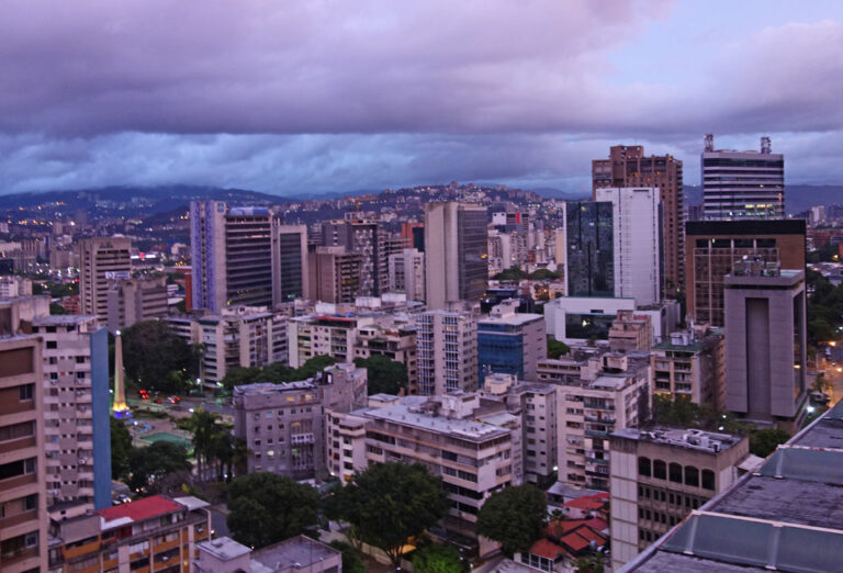 Blick auf die unzähligen Hochhäuser von Caracas