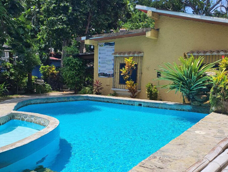 Pool des Hostal Nova Colonial in Choroni