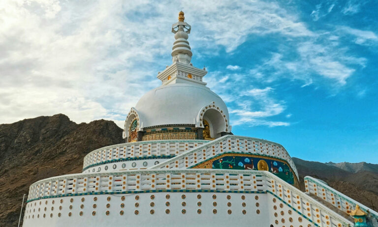 Der wunderschöne Shanti Stupa