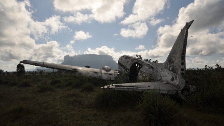 Flugzeugwrack vorm Auyan Tepui Venezuela