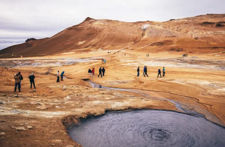 Gruppe unterwegs im Myvatn Geothermalgebiet