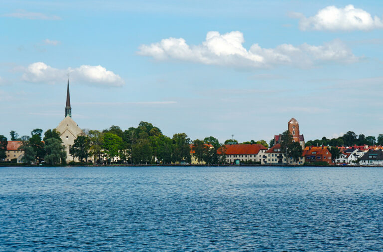 Blick auf Vadstena vom Wasser aus